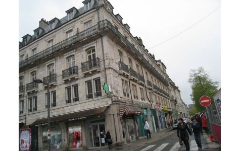 Appartement F3 - BESANCON CENTRE VILLE - BAS DE BATTANT